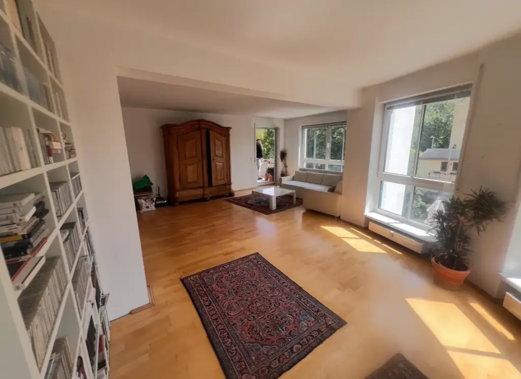 Entrümpelungen und Grundreinigungen: Foto eines neu renovierten Wohnzimmers